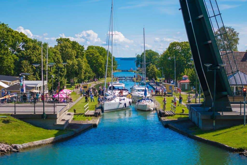 wachtende boten in de Bergs Slussar op het Göta kanaal