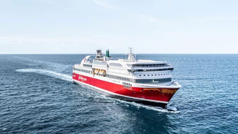 Fjordline cruiseferry op weg van Kristiansand naar Bergen