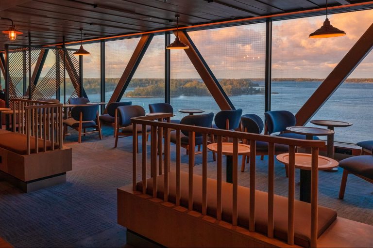 Finnlines lounge met uitzicht op de Aland eilanden